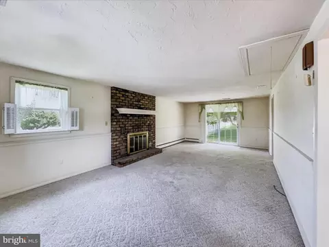 Living - 5 Carson Ave, Hanover, PA 17331 photo 4 of 7