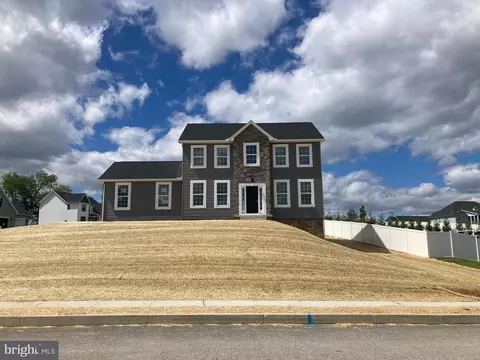 1420 Maple Ln #104, Hanover, PA 17331