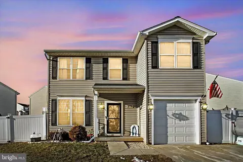 56 Menlena Cir, Hanover, PA 17331