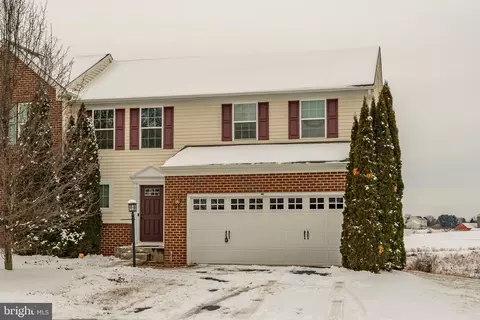 928 Cougar Pointe Cir, Seven Valleys, PA 17360