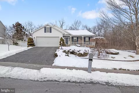 1702 Ashcombe Dr, Dover, PA 17315