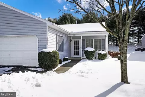 4053 Woodspring Ln #4053, York, PA 17402