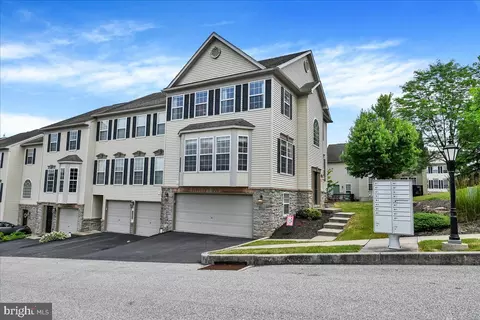 2714 Equestrian Dr, York, PA 17402