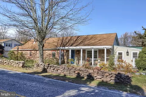 2015 Potts Hill Rd, Etters, PA 17319