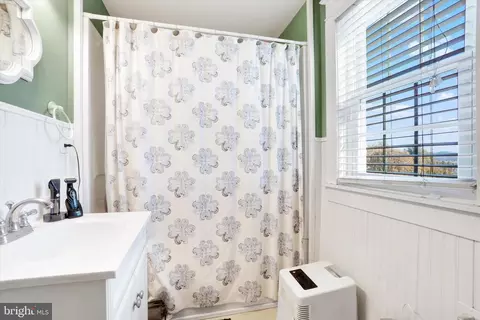 Bath - 370 E Market, York, PA 17406 photo 1 of 2