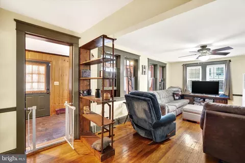 Entry Way - 370 E Market, York, PA 17406 photo 2 of 4