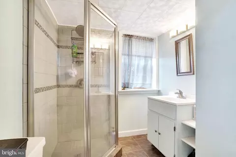 Bath - 370 E Market, York, PA 17406 photo 2 of 2