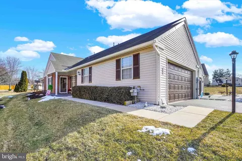 3255 Falcon Ln #18A, Dover, PA 17315