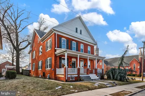 26 4th St, Hanover, PA 17331