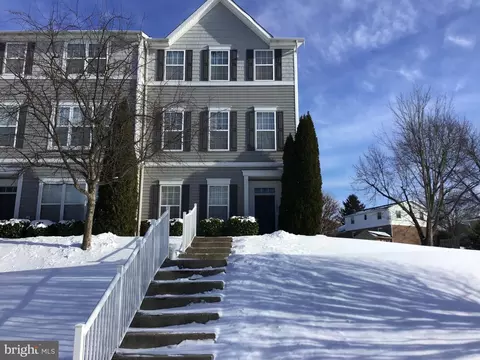 1100 Blue Bird Ln, York, PA 17402