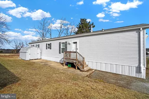 114 Carbridge Rd W, Stewartstown, PA 17363