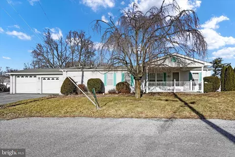 5 High St, Etters, PA 17319