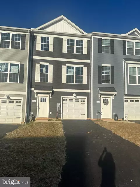 345 Avon Dr #285, Red Lion, PA 17356