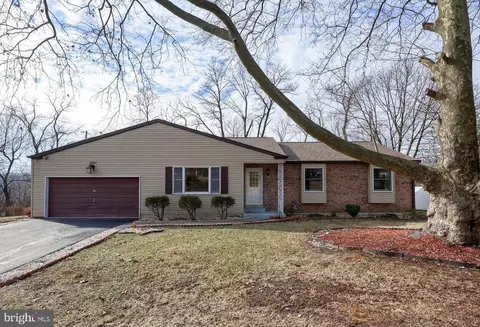 100 Scarboro Dr, York, PA 17403