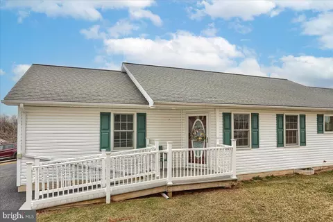 9 Galway Dr, Hanover, PA 17331