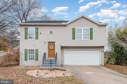 403 Shelleys Ln, Etters, PA 17319