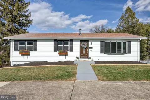525 E Maple St, Dallastown, PA 17313