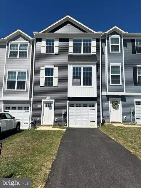 362 Avon Dr #276, Red Lion, PA 17356