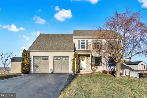 495 N Burberry Ln, Mount Wolf, PA 17347