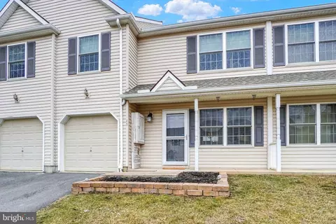 15 Riverview Dr, Wrightsville, PA 17368