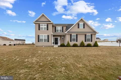 925 Ripple Dr, Hanover, PA 17331