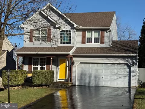 825 Thomas Armor Dr, Windsor, PA 17366