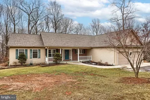 7666 Hickory Rd, Stewartstown, PA 17363