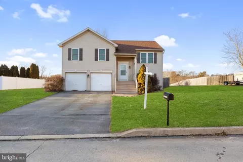 11 Vickilee Dr, Wrightsville, PA 17368