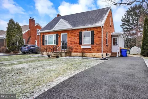 313 Pinehurst Rd, York, PA 17402