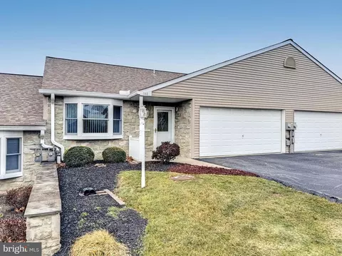 544 Buckthorn Dr #17, York, PA 17406