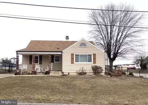 40 2nd St, Windsor, PA 17366 photo 2