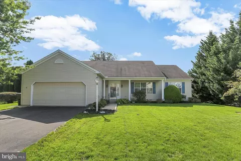 405 Sterling Dr, Red Lion, PA 17356