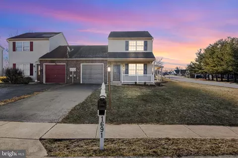 1691 Weeping Willow Ln, Dover, PA 17315