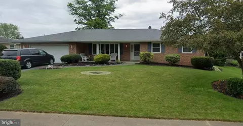 970 Cortleigh Dr, York, PA 17402