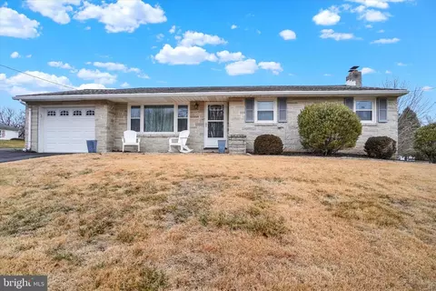 740 Finks Dr, York, PA 17404