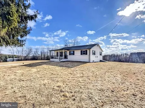 197 Kunkle Rd, Fawn Grove, PA 17321
