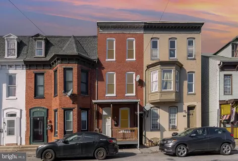 571 W Philadelphia St, York, PA 17403