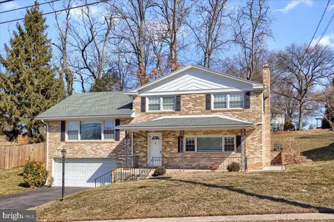2810 Eastwood Dr, York, PA 17402