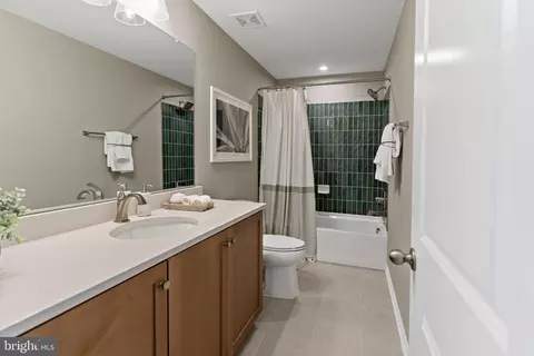 Bath - 541 Benjamin Rd, Hanover, PA 17331 photo 1 of 2