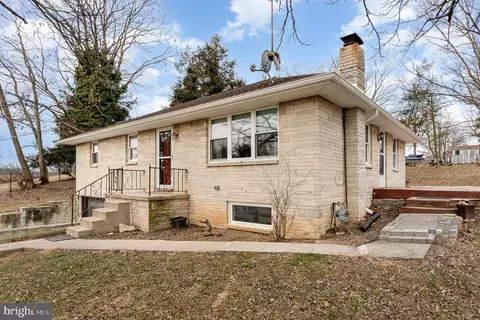 4329 Wolfs Church Rd, York, PA 17408