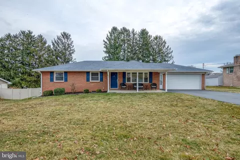 205 Rhonda Dr, York, PA 17408