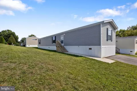 67 Chesapeake Est, Thomasville, PA 17364