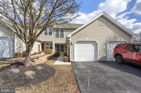 660 Mallard Dr, Etters, PA 17319
