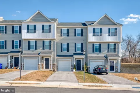 86 Holstein Dr #36, Hanover, PA 17331