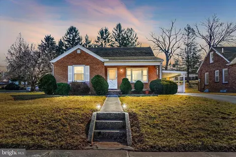 35 S 7th St, Mount Wolf, PA 17347