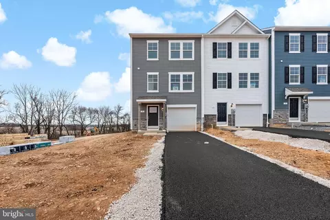 Exterior - 19 Angus Dr, Hanover, PA 17331 photo 2 of 3