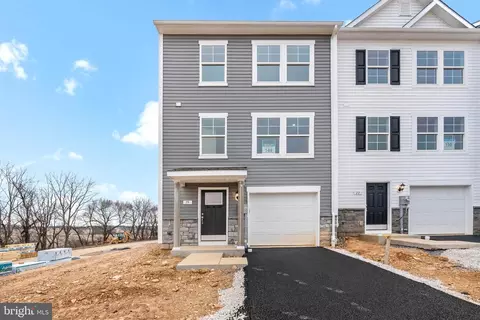 19 Angus Dr, Hanover, PA 17331