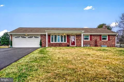 2620 Wren Ter, York, PA 17403
