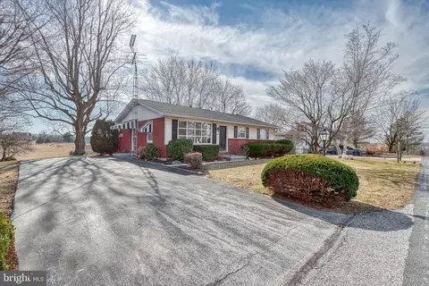 1649 Oakwood Dr, Hanover, PA 17331