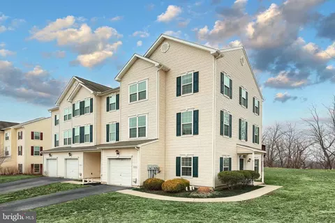 2314 Sunny Hill Cir #2314, York, PA 17406